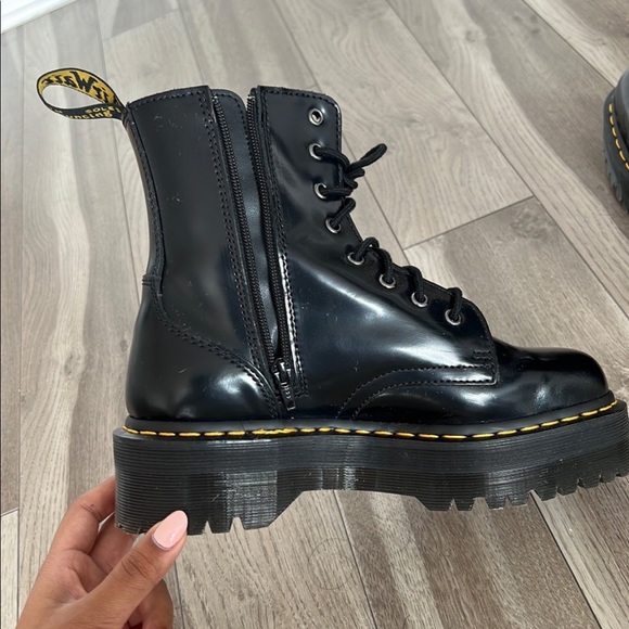 Doc Martens Jadon Platform 8-Eye - Picture 2 of 6